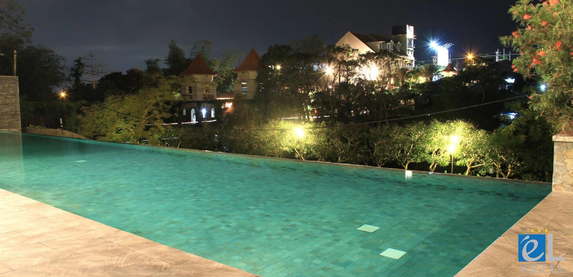 El Hotel Malang Dış mekan fotoğraf