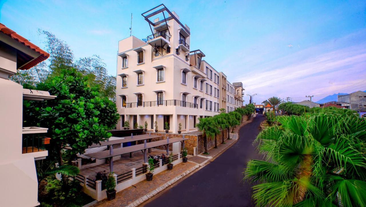 El Hotel Malang Dış mekan fotoğraf
